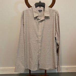 Van Heusen “Never tuck” regular fit. Bought to have tailored and never did.